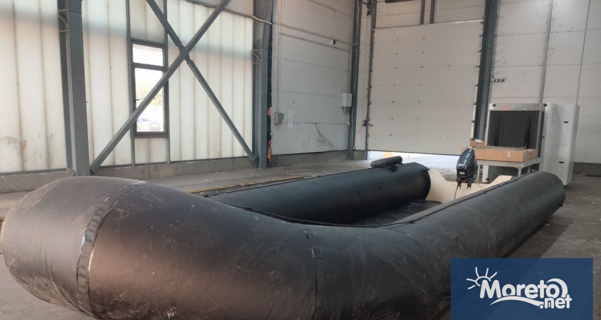 Двадесет и пет надуваеми лодки с твърд борд задържаха митническите