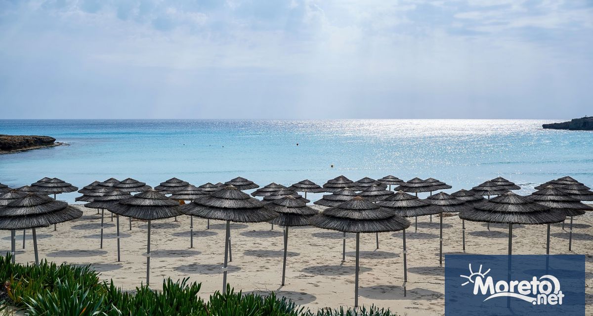 Дванадесет гръцки плажа бяха лишени от престижния екологичен сертификат Син