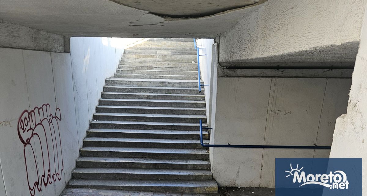 За падаща мазилка от таван в подлез на спирка Тих