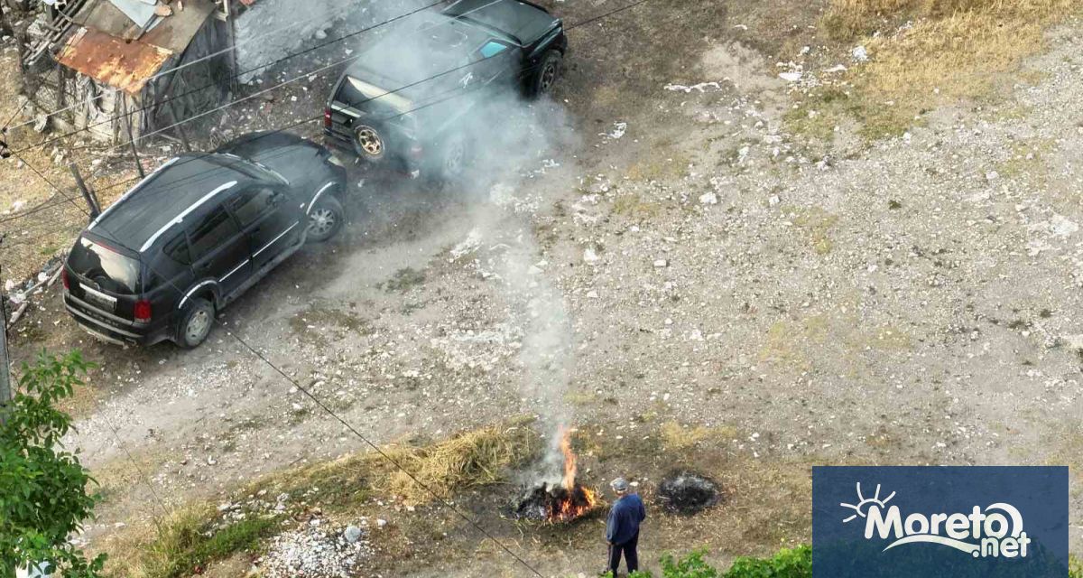 Продължават действията на пожарникарите служителите на полицията горските стопани и