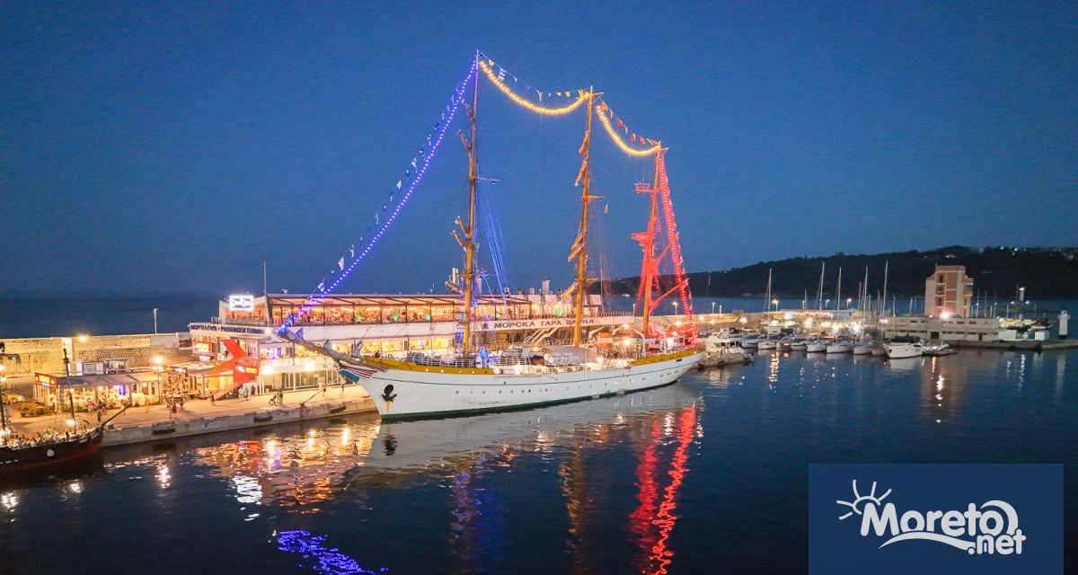 87 годишният ветроход Мирча акостира преди дни на Морска гара Варна