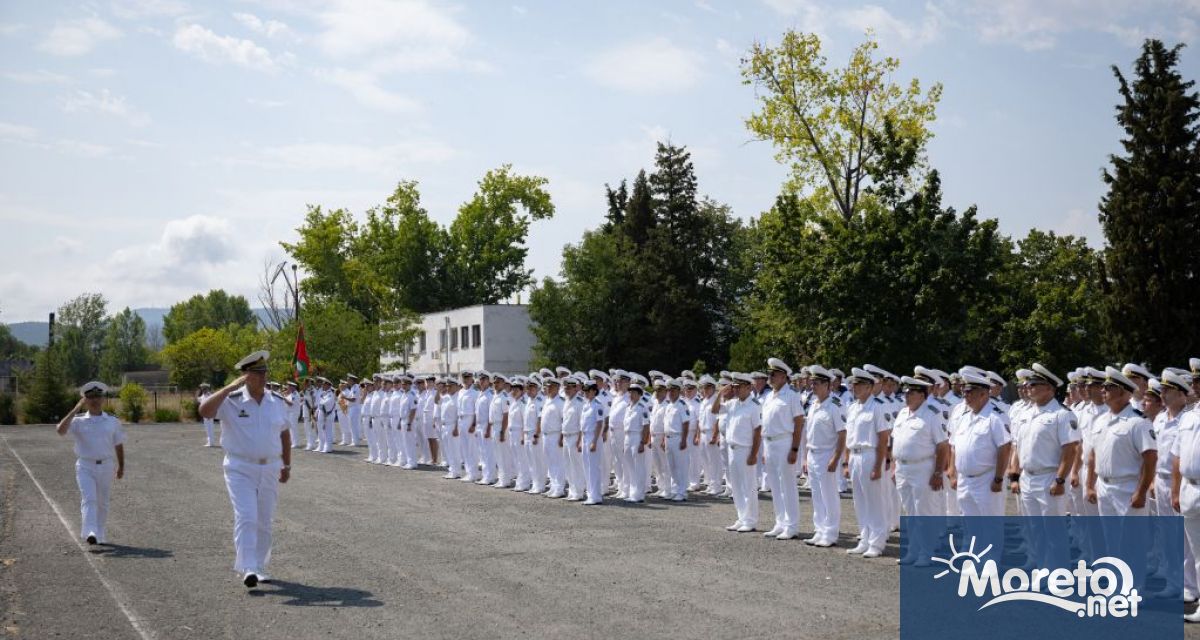 С тържествен военен ритуал и празничен концерт в Бургас продължиха