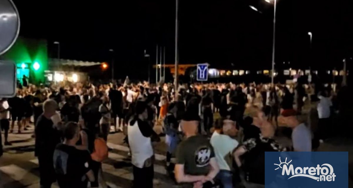 Нови сблъсъци избухнаха между антиправителствени протестиращи и полиция за борба