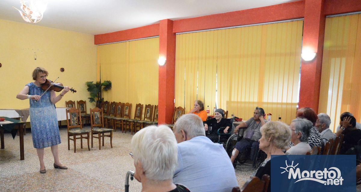 Световноизвестната цигуларка проф Деворина Гамалова изнесе солов концерт в Дом