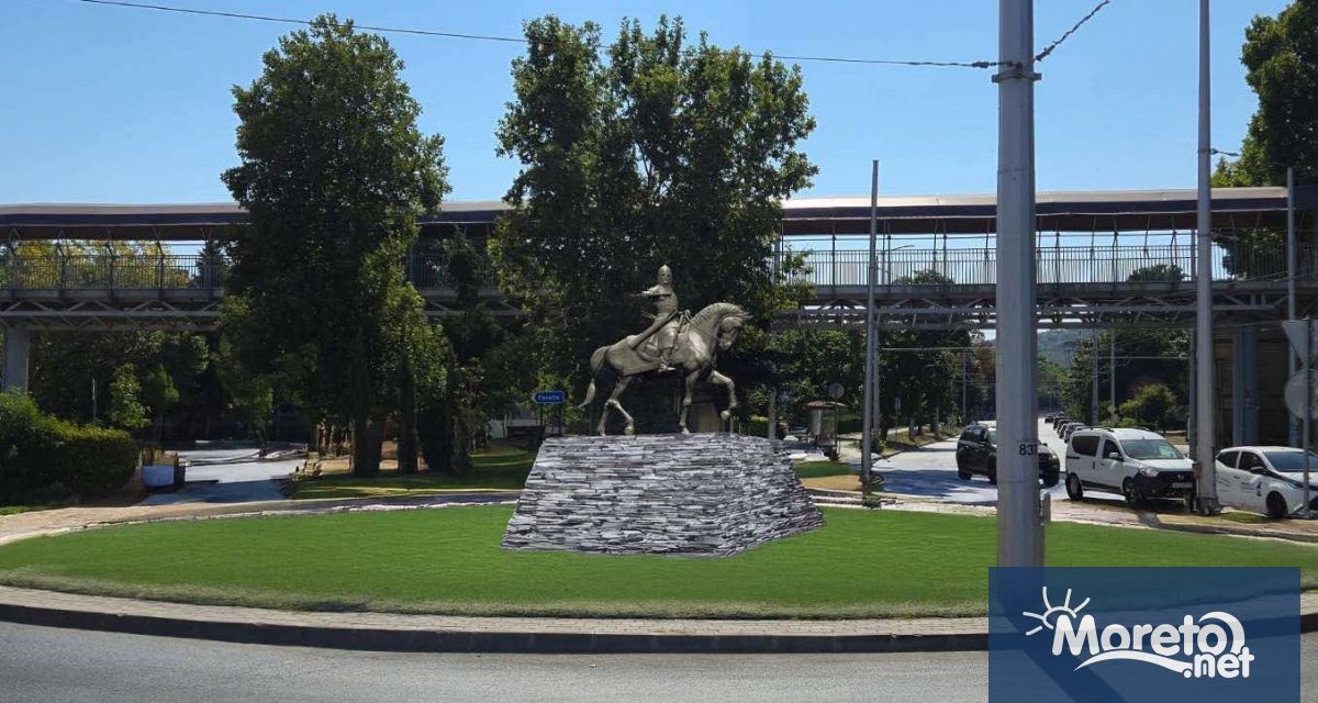 Идеята е в бъдеще да бъде изграден минипарк с паметници