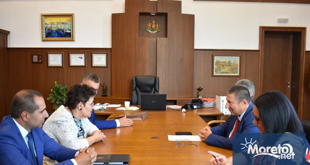 Изпълняващият функциите главен прокурор Борислав Сарафов и директорът на Агенцията