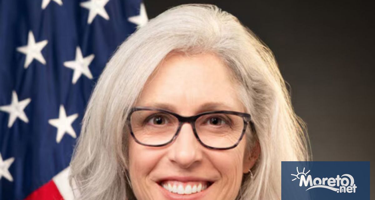 Белият дом съобщи че е уволнил директора на Центровете за