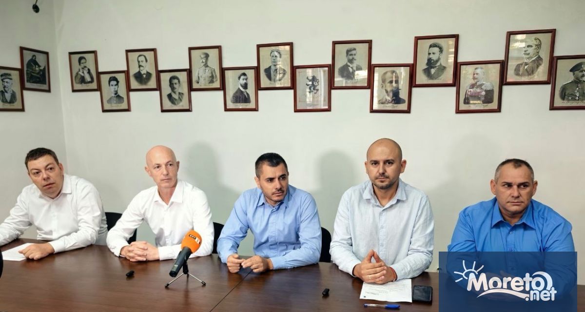 Общинският съветник Николай Костадинов и групата на Възраждане проведоха пресконференция