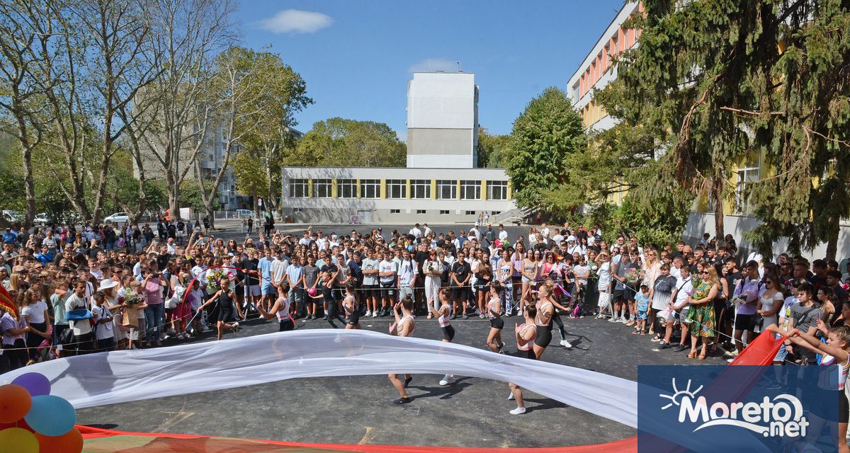 С музикално спортна програма бе открита новата учебна 2025 2026 година в