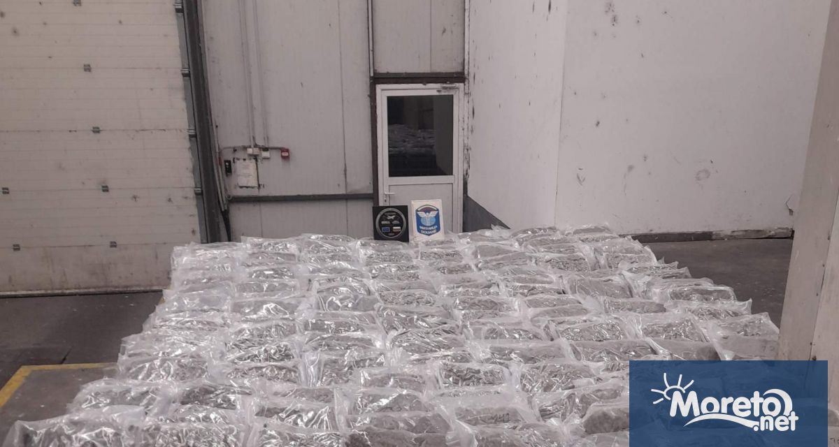 Близо 195 кг марихуана бяха открити в тайник в товарен