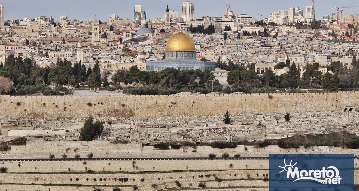 Най малко шест души загинаха а няколко други бяха ранени при