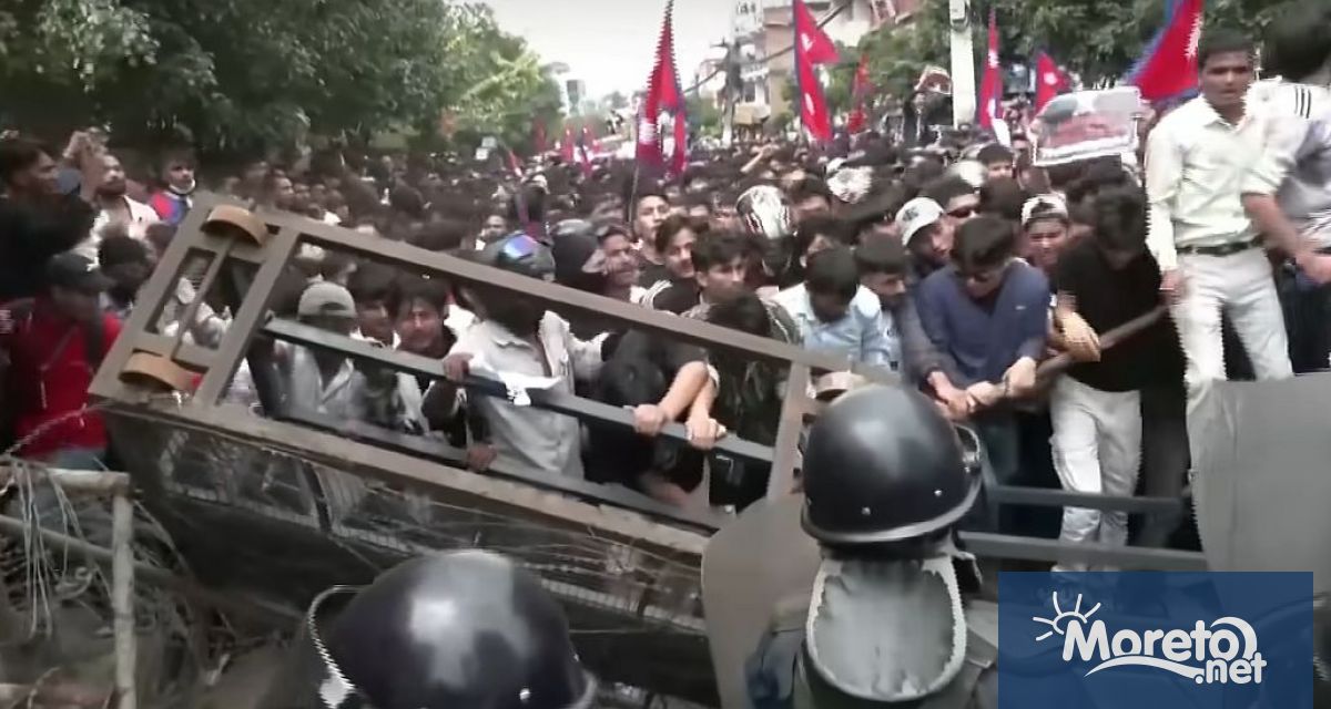 Непалският премиер К П Шарма Оли подаде оставка във вторник