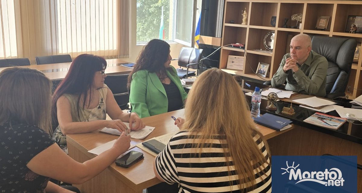 Областният управител на Варна проф Андрияна Андреева и началникът на