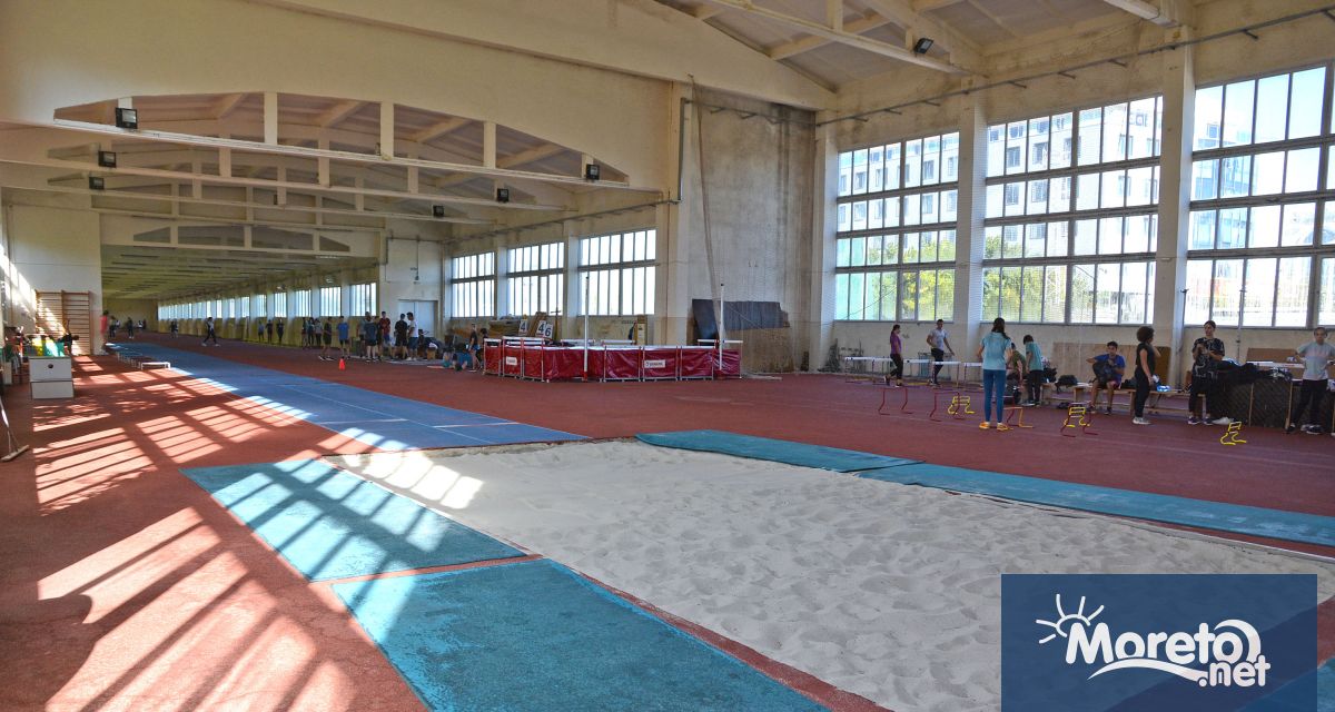 След старта на ремонтните дейности в Спортен комплекс Локомотив е