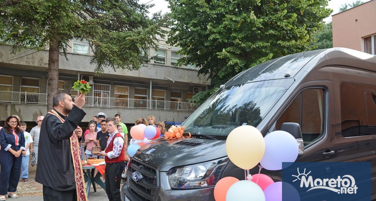 Община Варна осигури чисто нов бус за Дневния център за