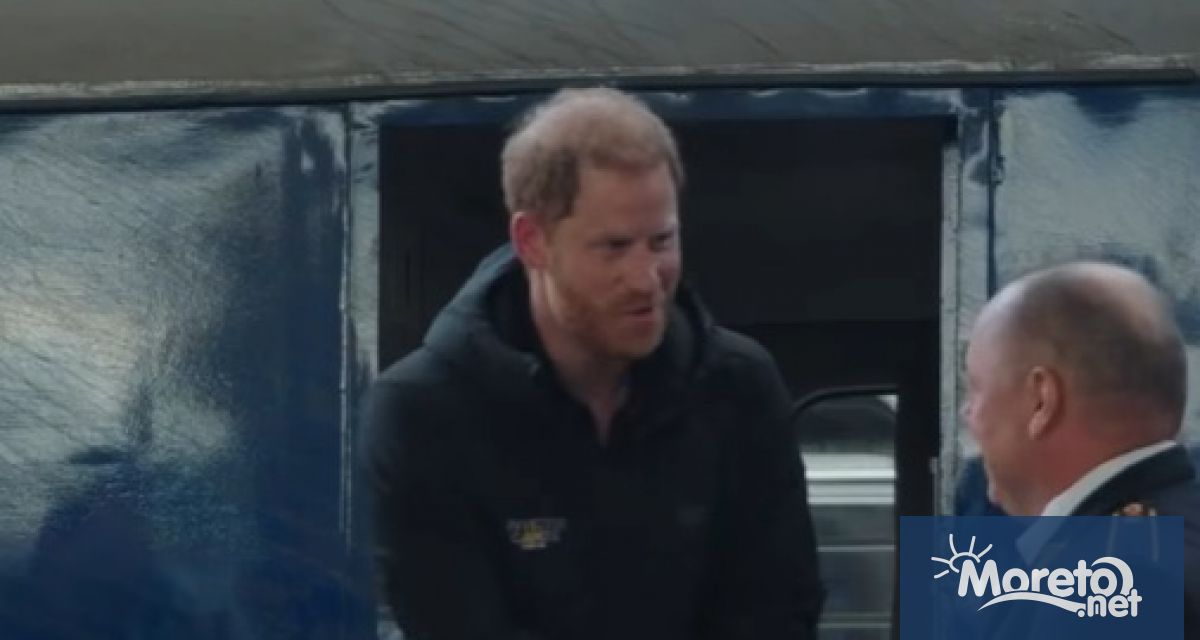 Принц Хари направи неочаквано посещение в украинската столица Киев съобщиха