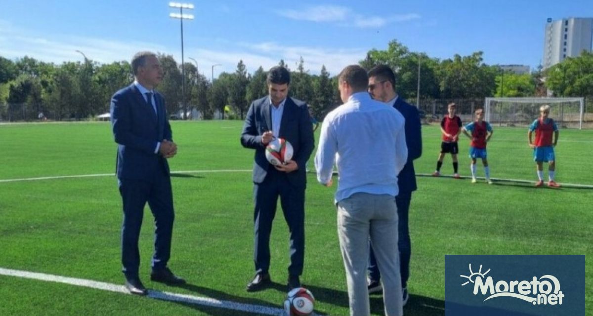 Президентът на Български футболен съюз Георги Иванов и кметът на