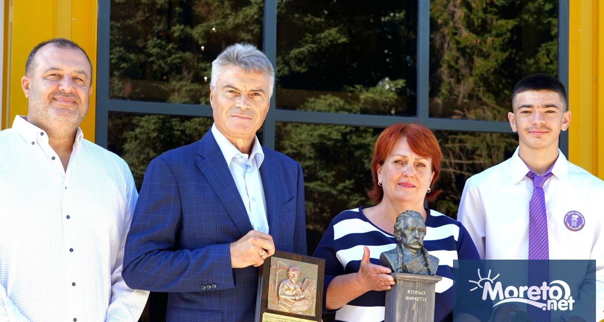 Бюст на Колю Фичето връчи Камарата на строителите в България