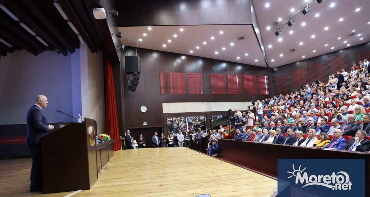 Настоящото правителство с радост се вслушва във всяка критика защото