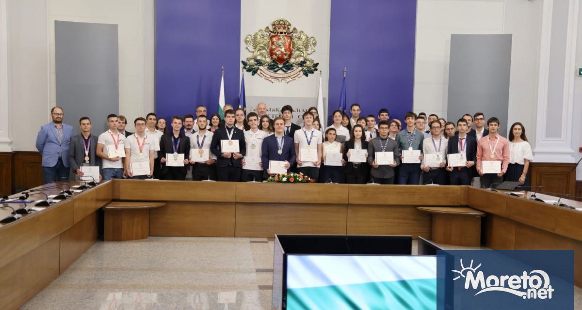 Българските ученици по природни науки постигнаха забележителни успехи на международната