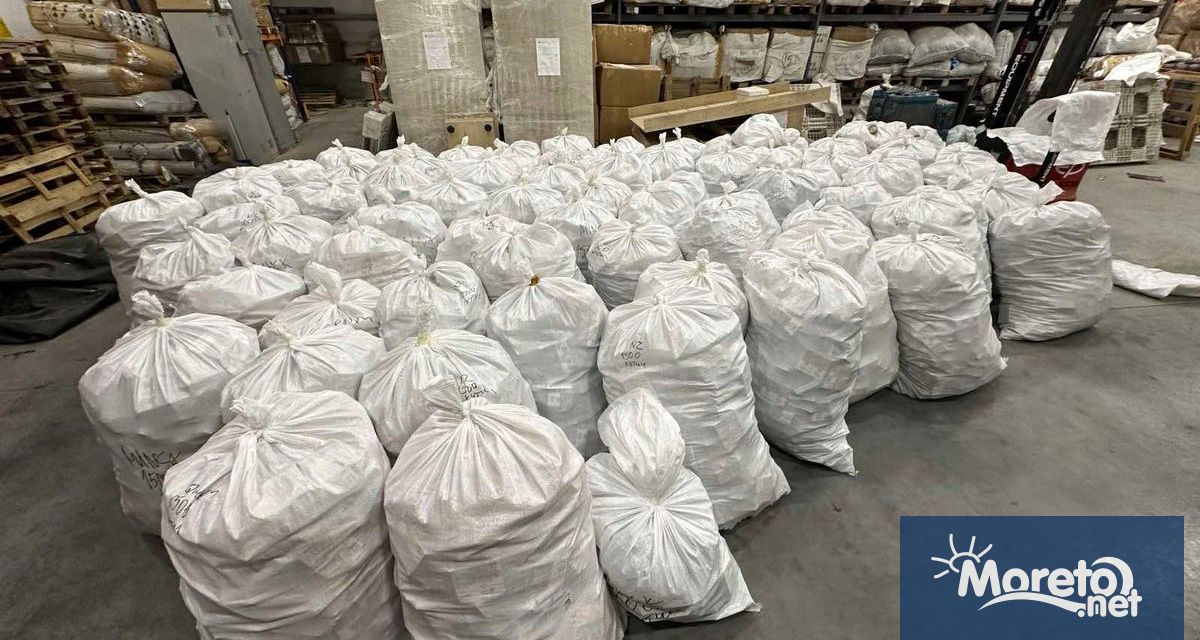 Близо 2 2 милиона къса контрабандни цигари задържаха митническите служители на