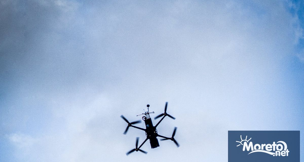 Френският флот откри огън по пет дрона засечени над базата