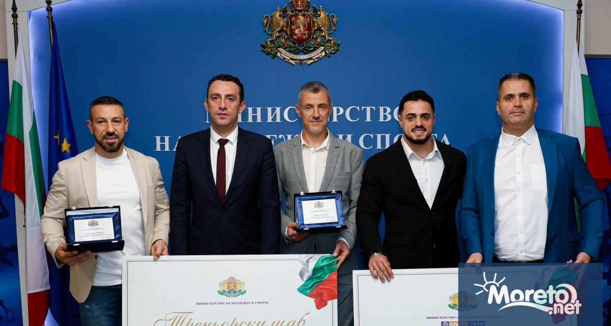Министърът на младежта и спорта Иван Пешев връчи почетен плакет