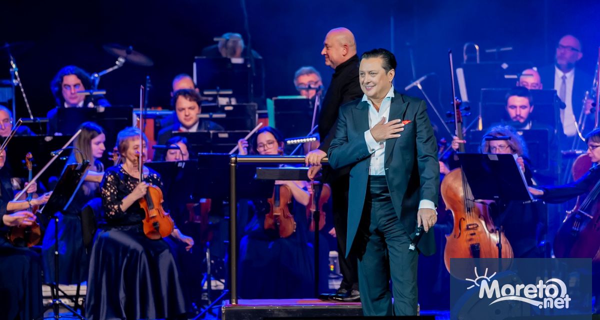 Кадифеният глас на България – Васил Петров тръгна на национално