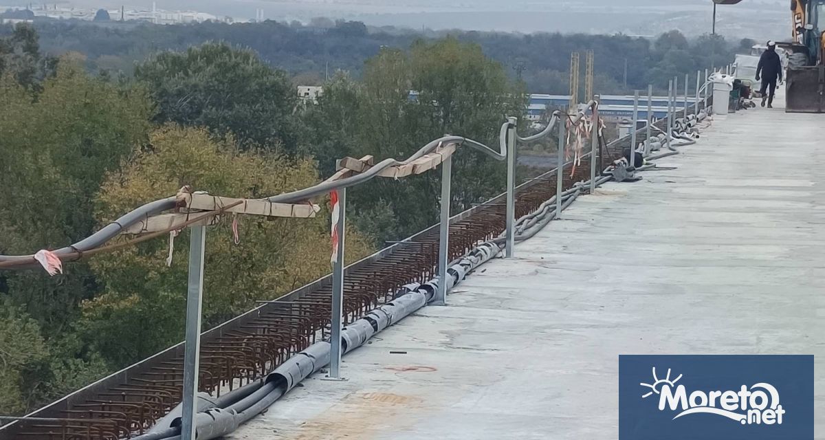 Монтирани са всичките 128 стоманобетонни панели в затворения за основен