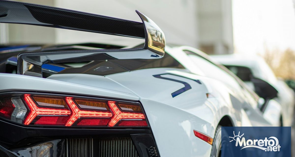 Главният изпълнителен директор на Ламборгини заяви че компанията ще продължи