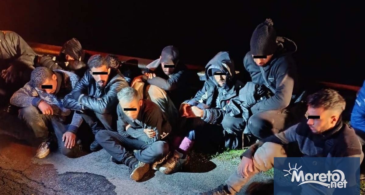 11 бежанци са задържани в микробус край Бургас след полицейска