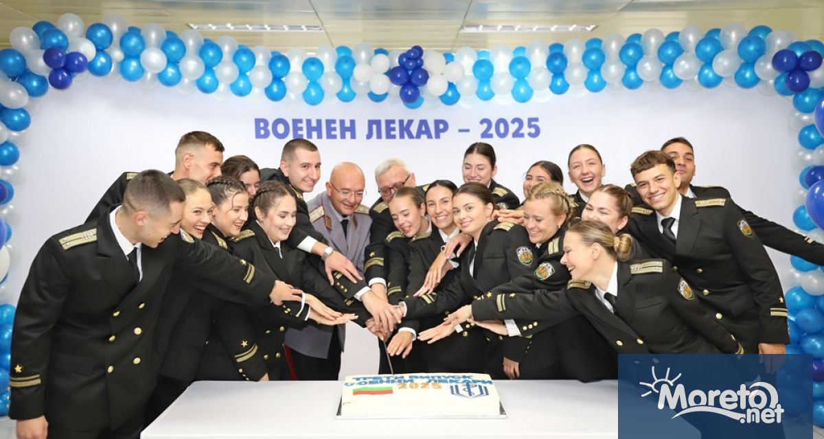 18 курсанти от третия випуск по специалността Военен лекар получиха