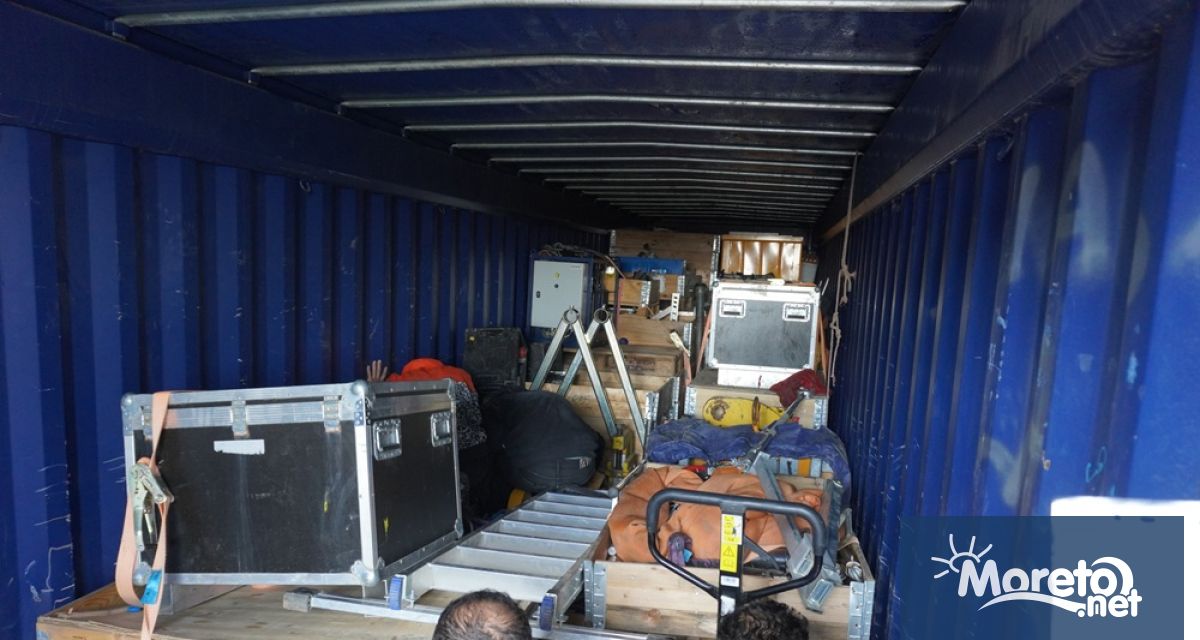 Гранични полицаи задържаха 17 незаконни мигранти при опит да влязат