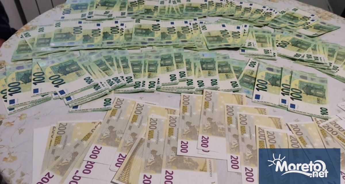 Трима души са задържани за държане и пускане в обръщение