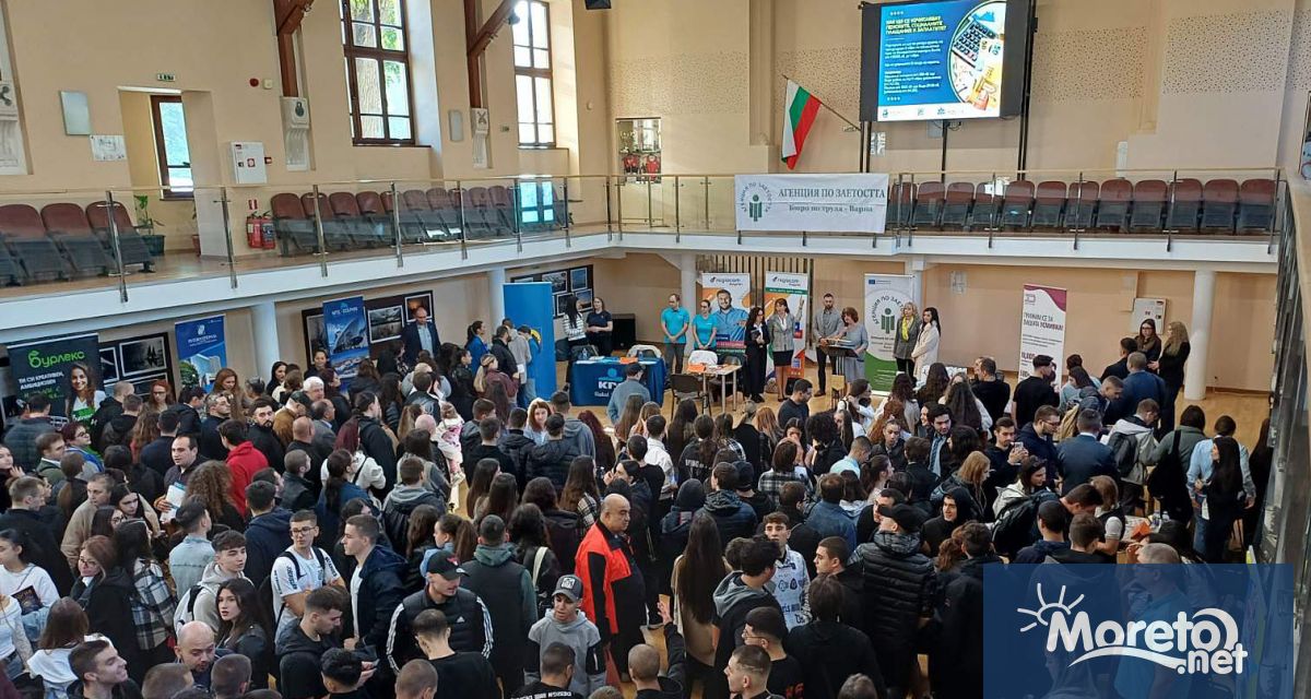 Огромен интерес предизвика днес Младежката трудова борса която се проведе