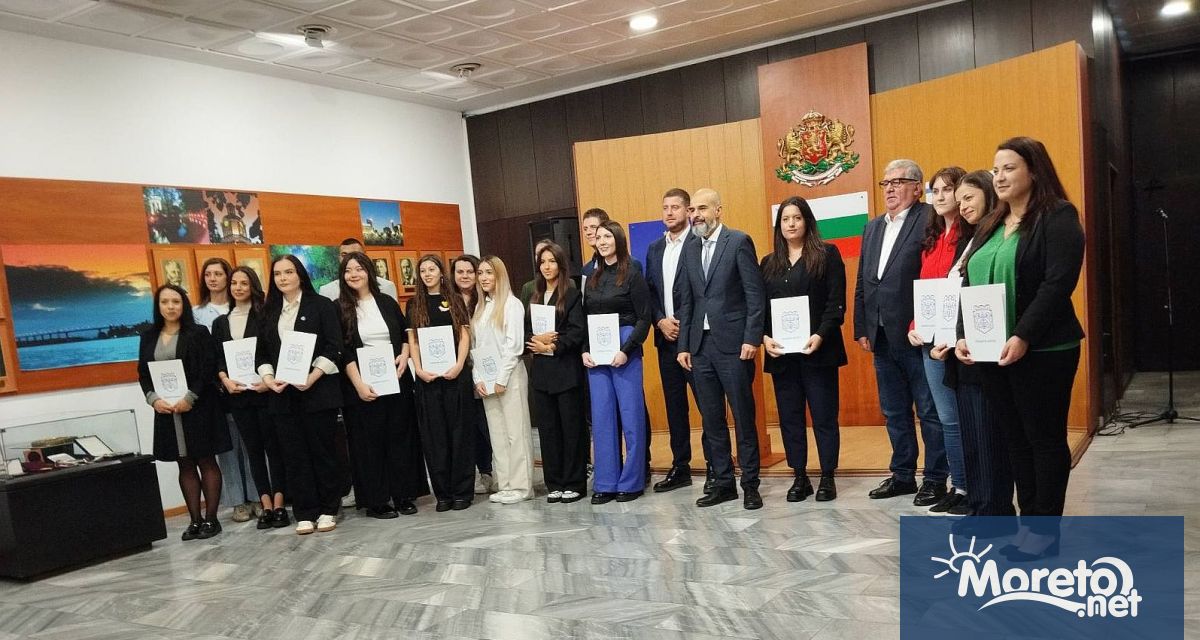 Цветни и атрактивни опити буквално накараха химията да оживее пред