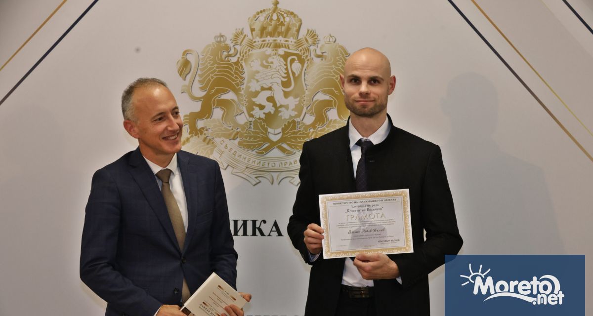 Учител от Професионалната гимназия по туризъм Проф д р Асен Златаров