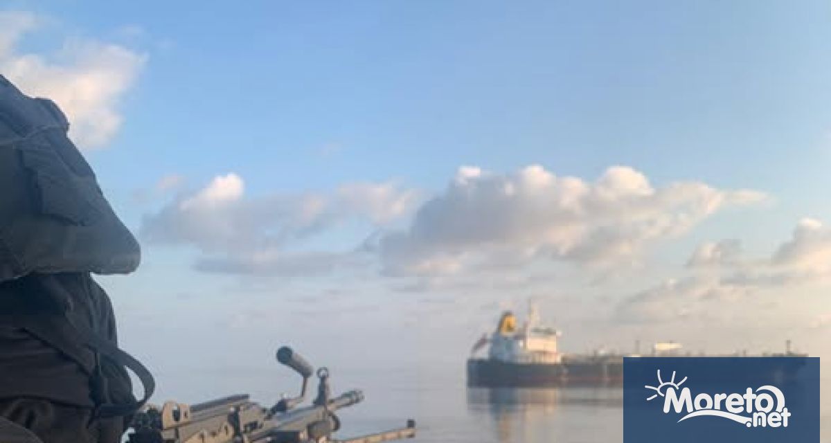 Военноморски сили на Европейския съюз спасиха екипажа на танкер под