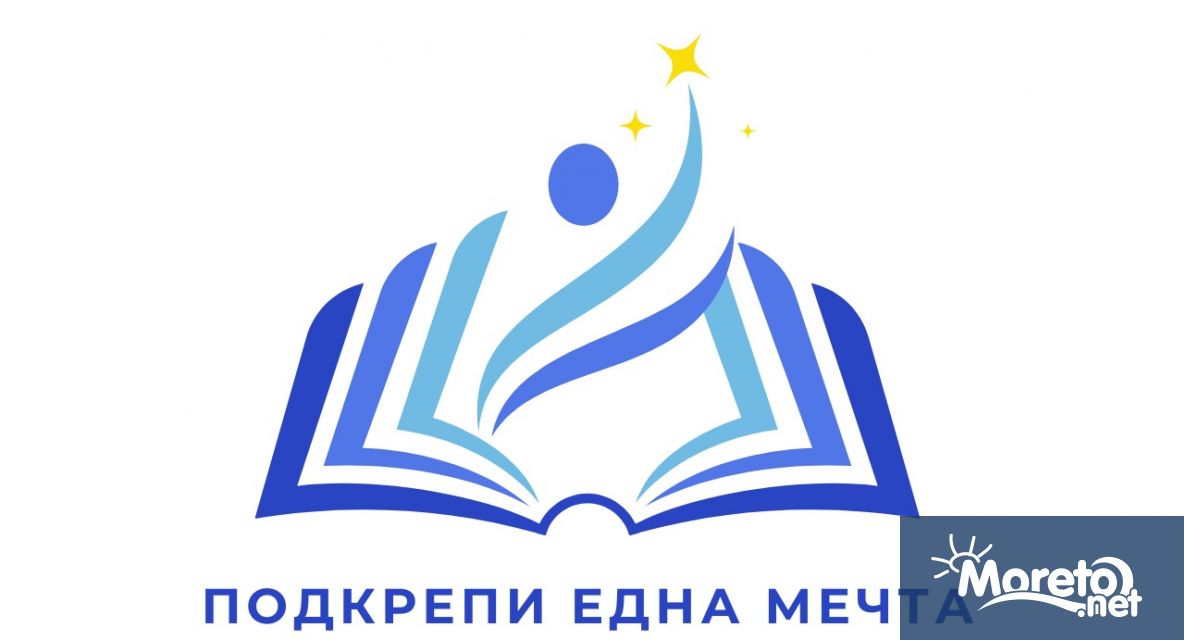 Петнадесет студенти в първи курс и осем отлични ученици в