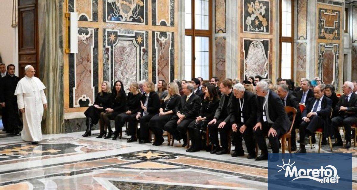 Папа Лъв XIV предупреди че децата и младите хора са