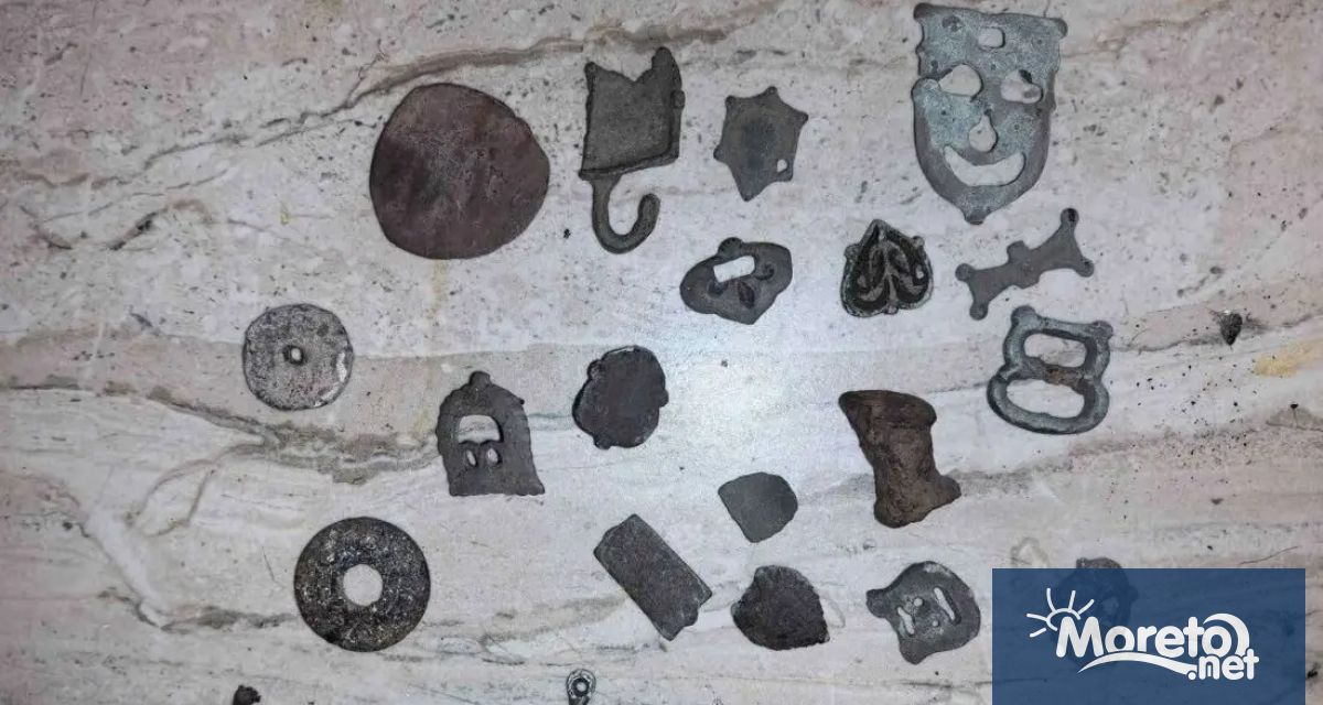 Полицията в Айтос иззе редки монети и метални накити при