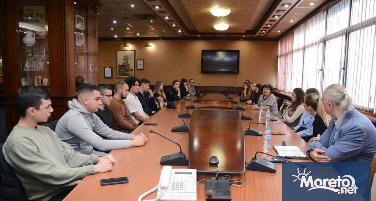 Второкурсници от специалност Право във Варненския свободен университет Черноризец Храбър