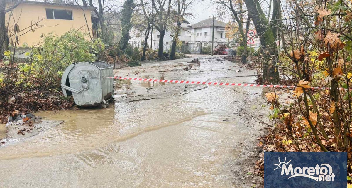 Обстановката в община Сандански остава усложнена заради продължаващите проливни валежи