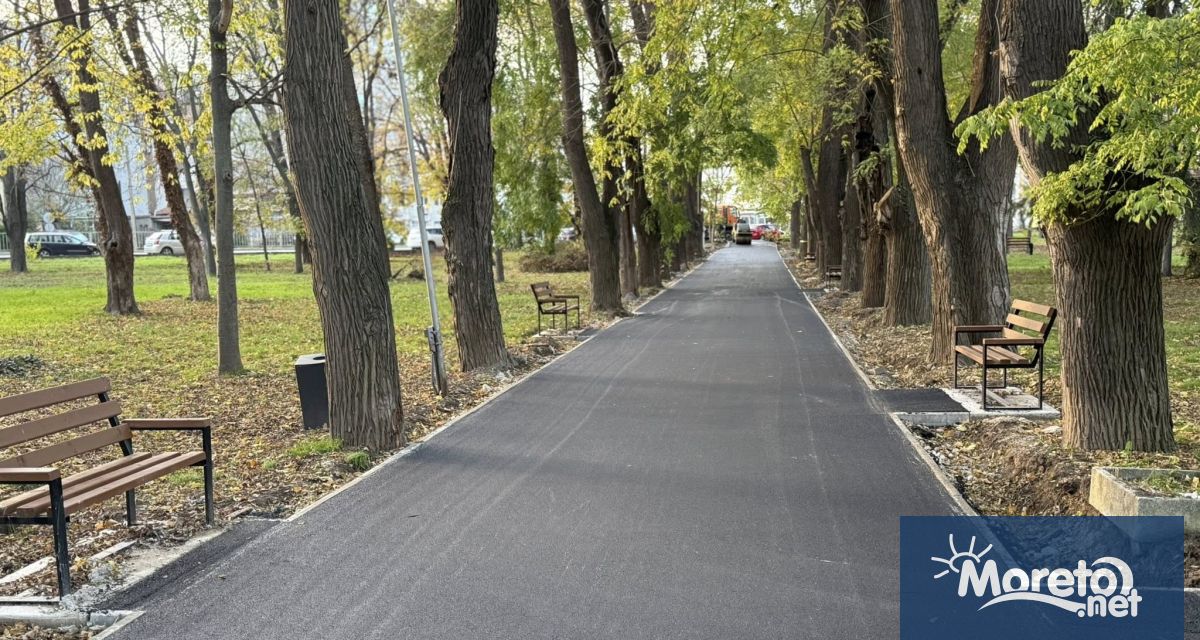 Поетапното обновяване на Аспарухов парк продължава До момента шест алеи