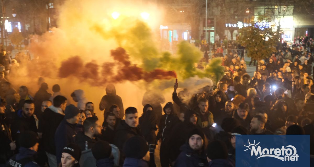 Футболни агитки опорочиха с опити за конфронтации скандирания като на