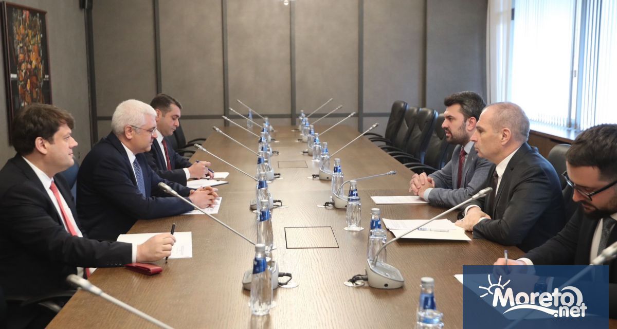 Според данните представени от българските институции траекторията на движение показва