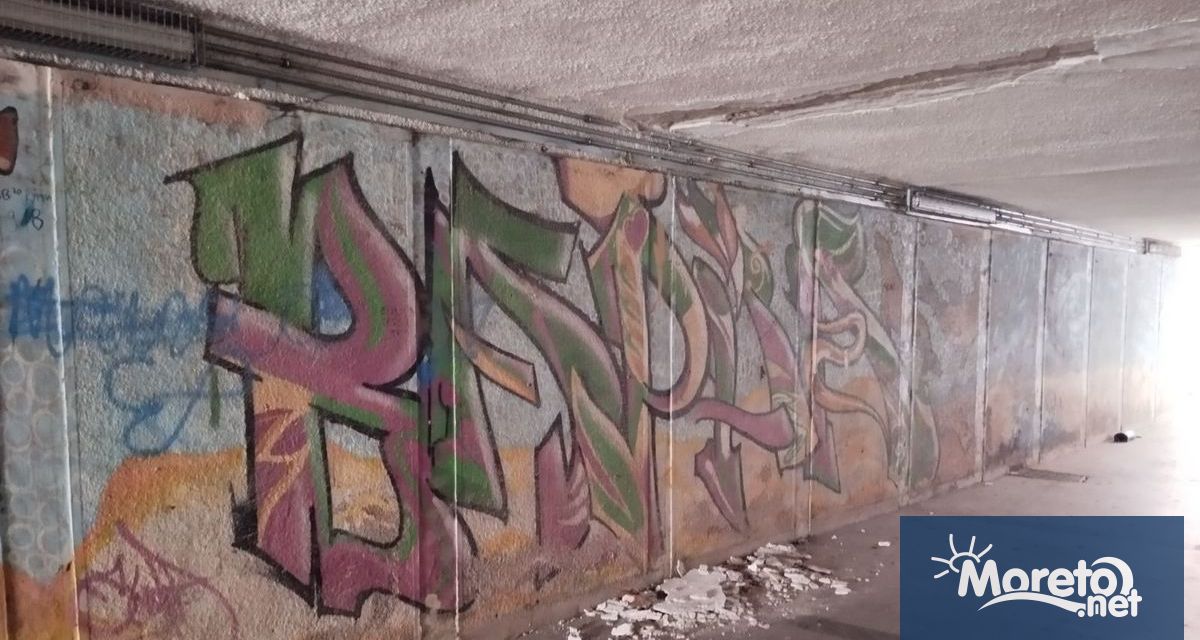 Мазилка e паднала от тавана на подлеза до Базар Левски