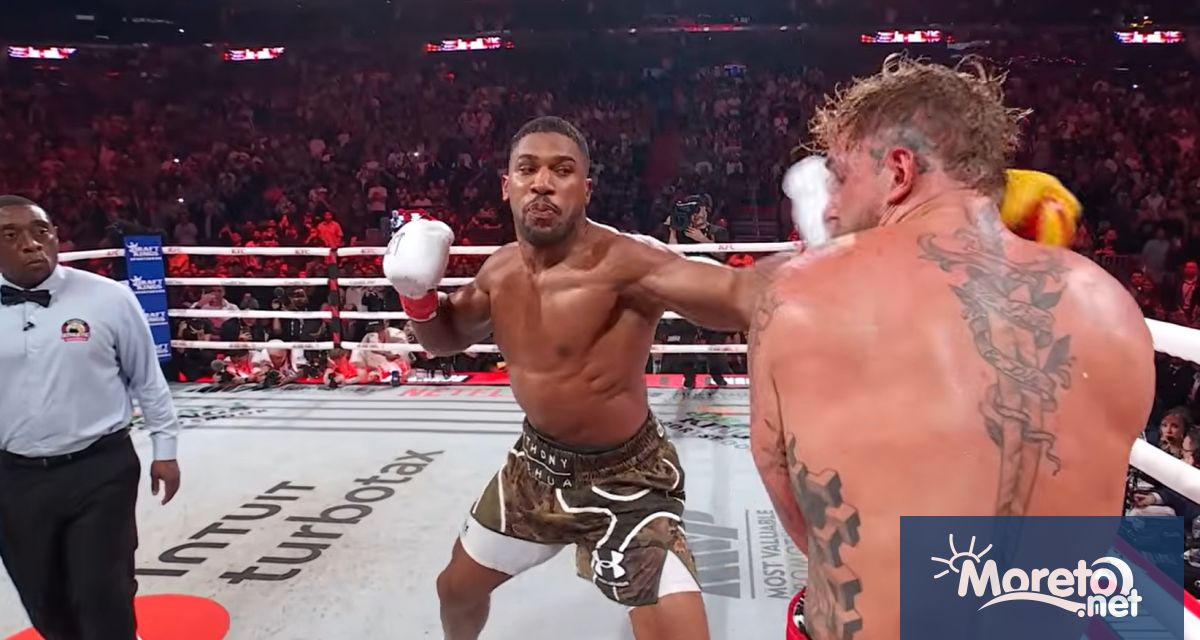 Американският боксьор и инфлуенсър Джейк Пол претърпя операция и му