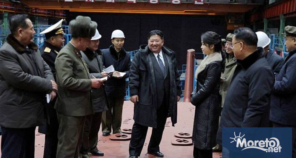 Севернокорейският лидер Ким Чен Ун е ръководил изстрелването на стратегически