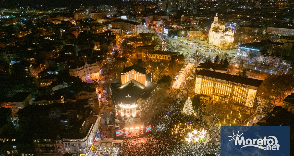 С музика празничен дух и много усмивки Варна посрещна настъпването